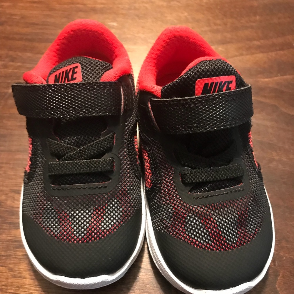 Baby boy Nike’s NWT 6c